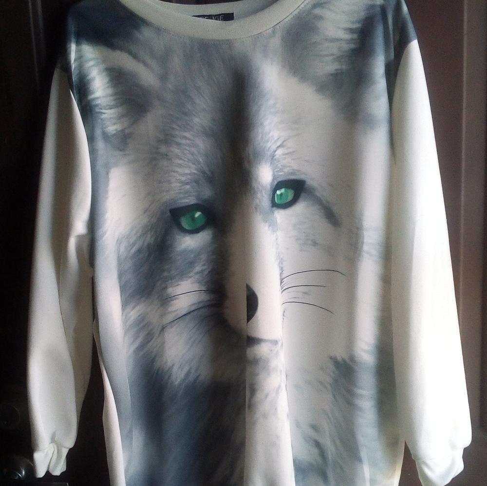 Women's rouge white wolf design sweatshirt 3x